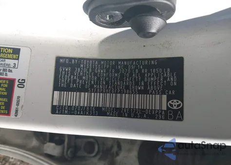 2015 Toyota Corolla Le Eco Plus z USA, uszkodzony, nr VIN 5YFBPRHE6FP198655